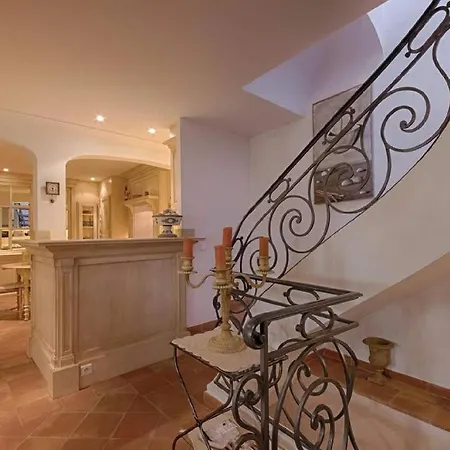 Апартаменти Maison Michelle - Centre De *