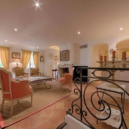 Апартаменти Maison Michelle - Centre De *
